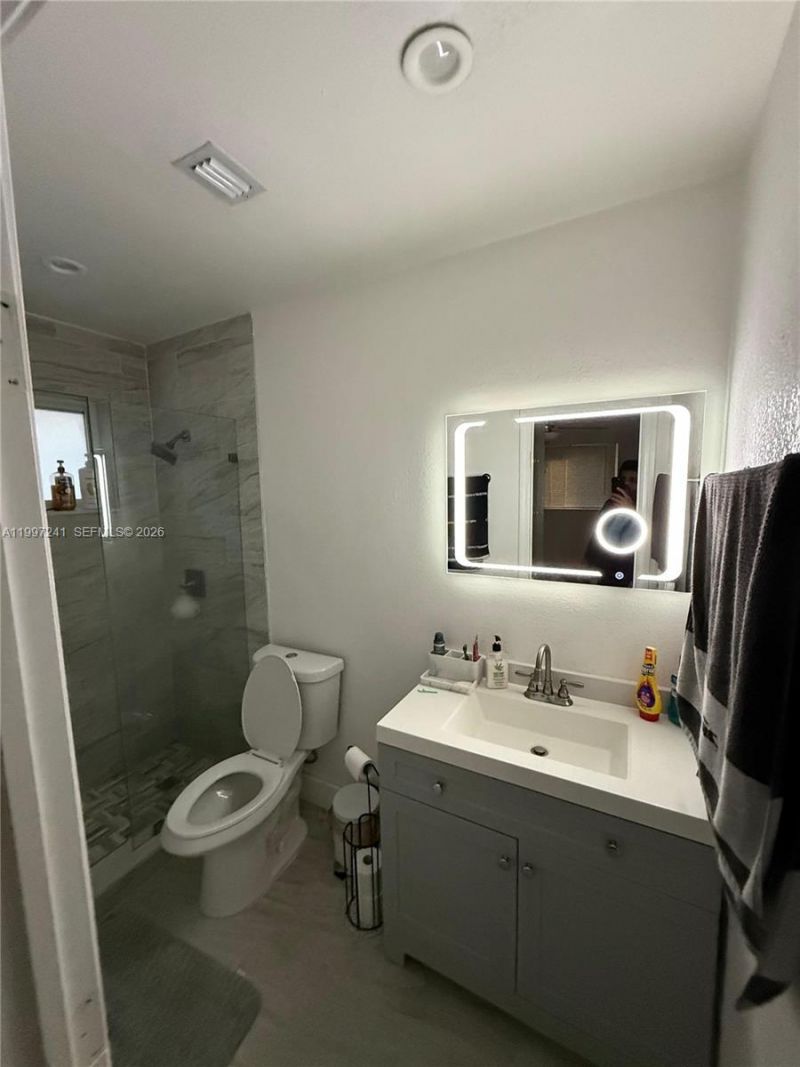 502 NE 163rd St, Miami, FL 33162 Photo