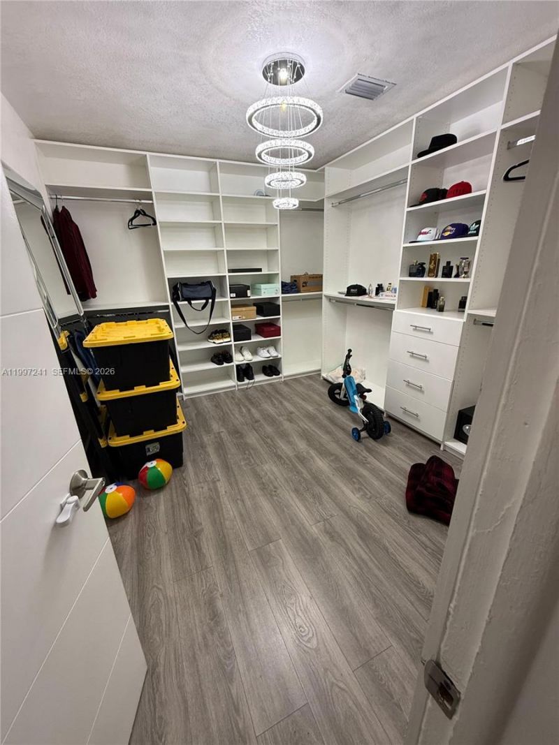 502 NE 163rd St, Miami, FL 33162 Photo