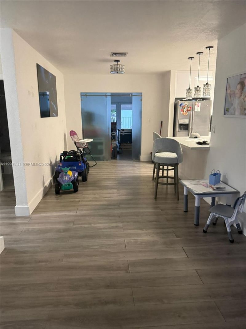 502 NE 163rd St, Miami, FL 33162 Photo