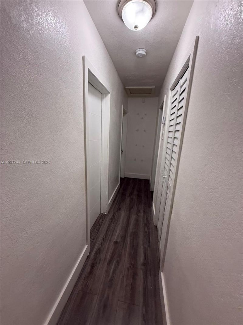 502 NE 163rd St, Miami, FL 33162 Photo