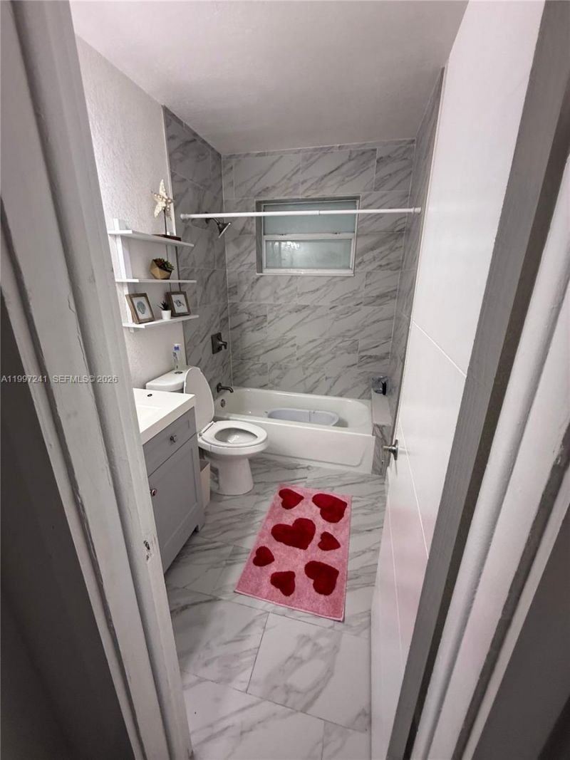 502 NE 163rd St, Miami, FL 33162 Photo