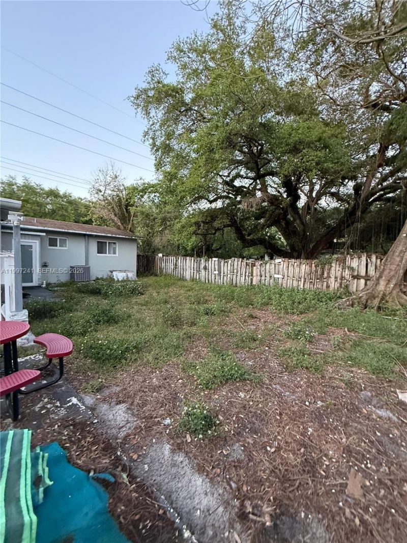 502 NE 163rd St, Miami, FL 33162 Photo