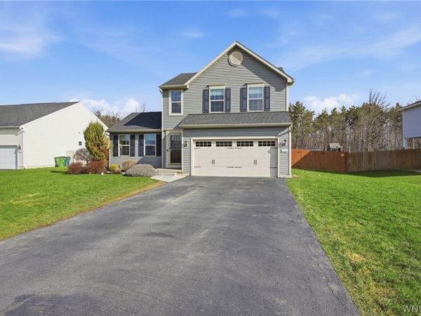 3773 Captains Way , North Tonawanda, NY 14120