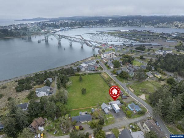 220 SW 29 St, Newport, OR 97365