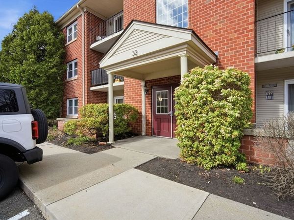 32 Maple Crest Cir, Unit G, Holyoke, MA 01040