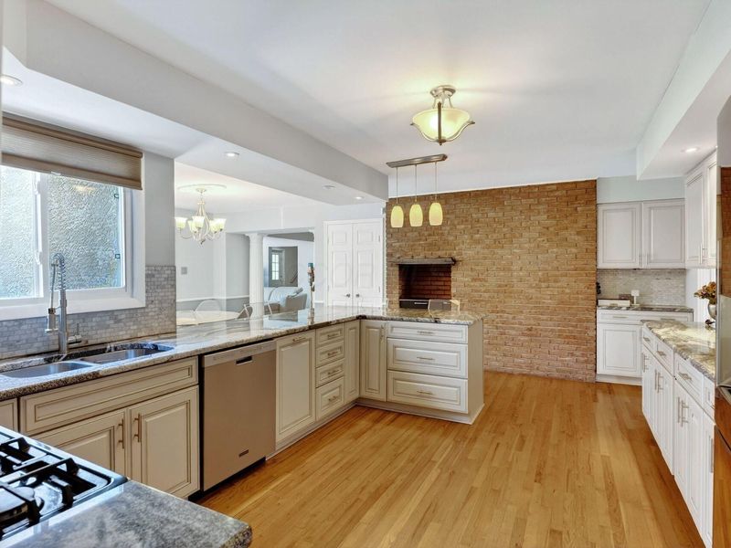 2433 Brookwood Road, Columbus, OH 43209 Photo 13