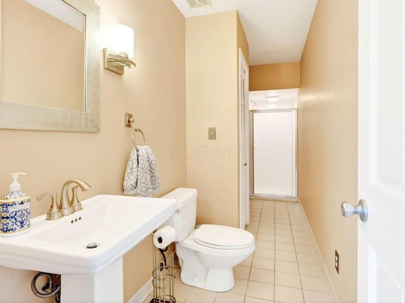 2433 Brookwood Road, Columbus, OH 43209 Photo 33