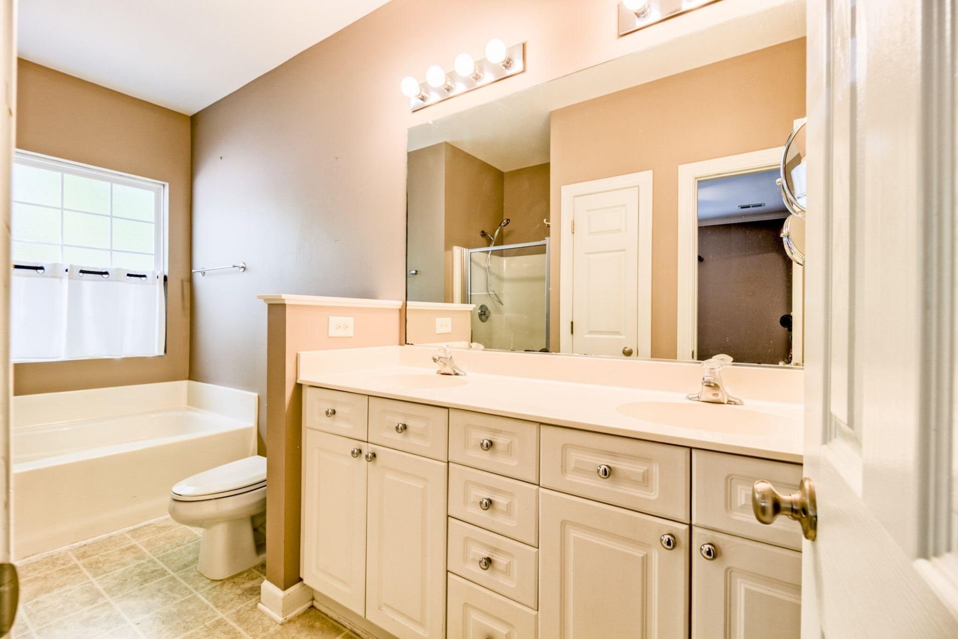 1401 Grove Park Drive Photo 18