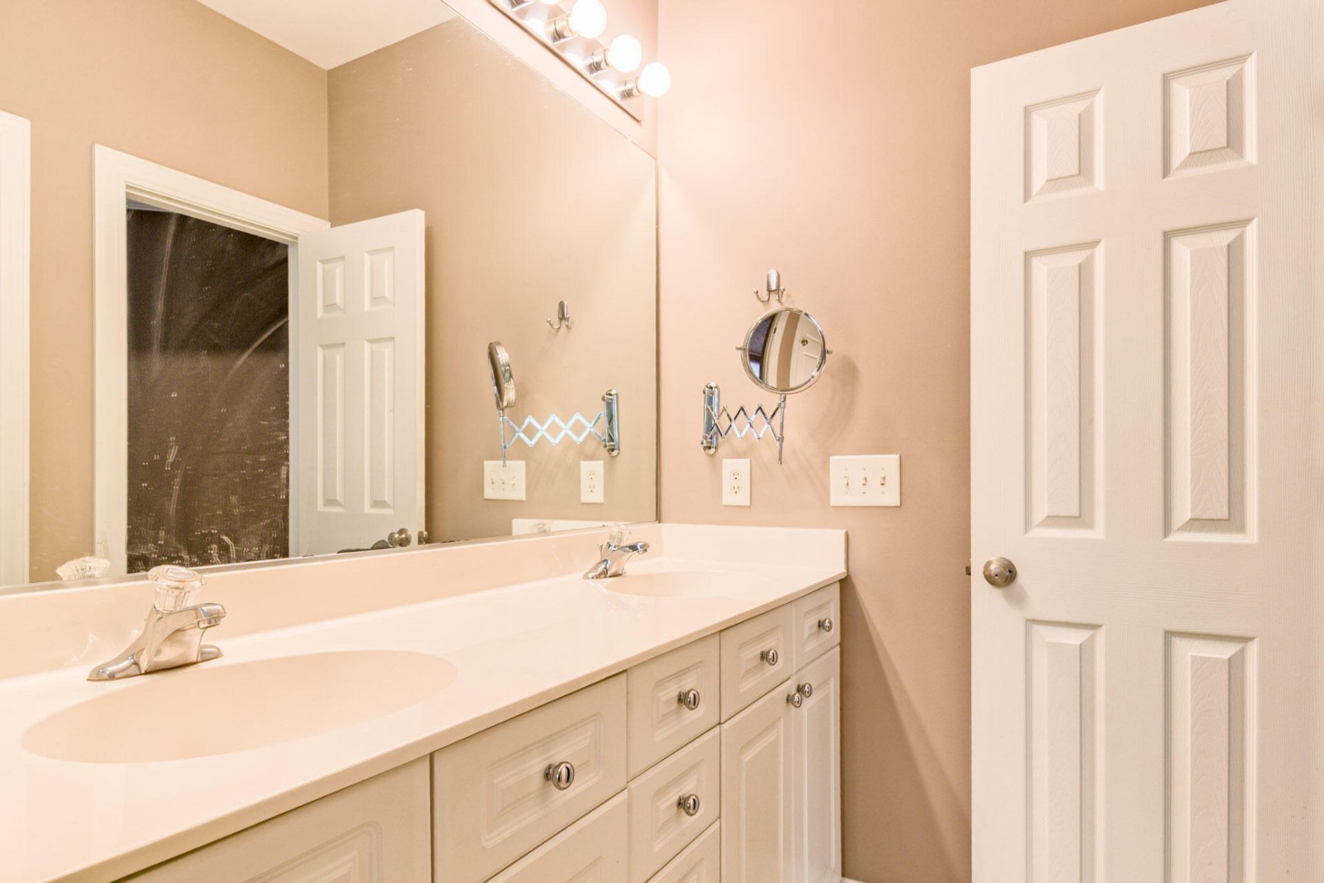 1401 Grove Park Drive Photo 19