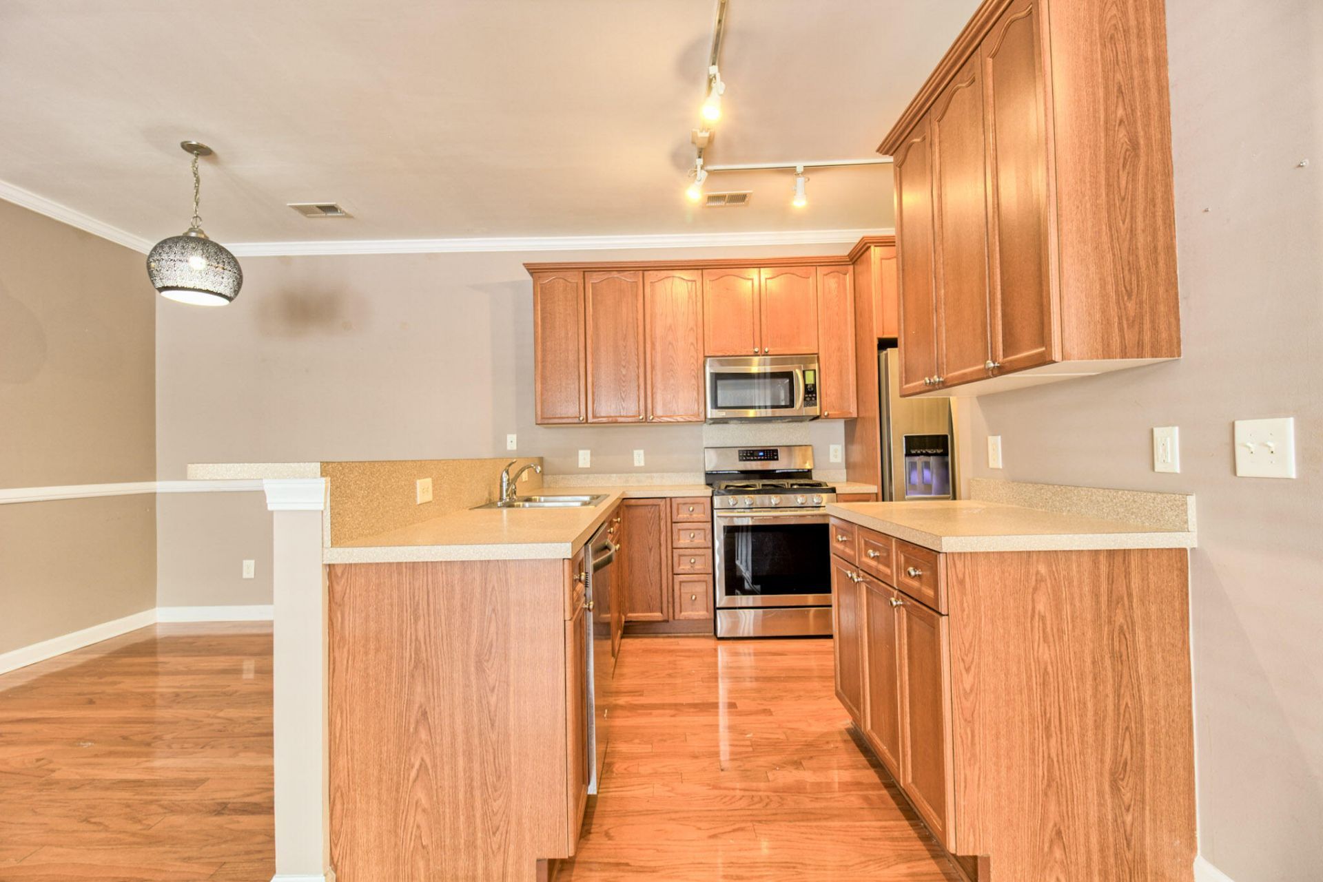 1401 Grove Park Drive Photo 8