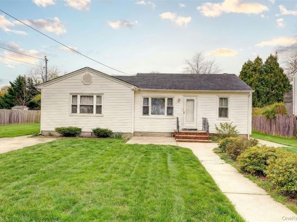 18 Blossom Avenue, Holtsville, NY 11742