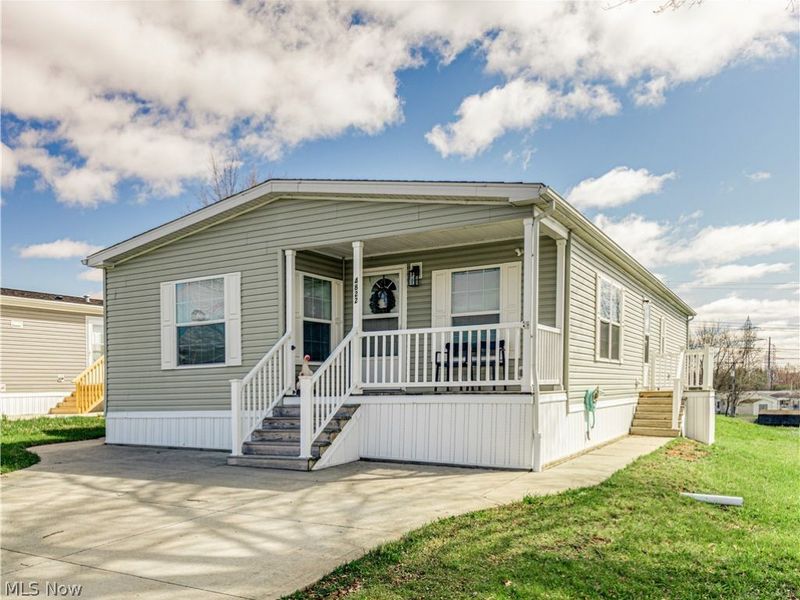 4822 Valley Hills Drive, Ravenna, OH 44266 Photo 2