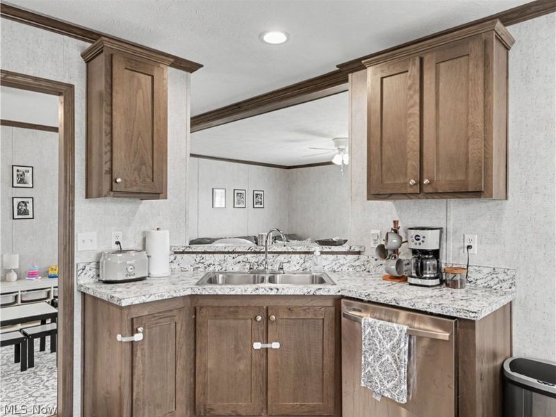 4822 Valley Hills Drive, Ravenna, OH 44266 Photo 9