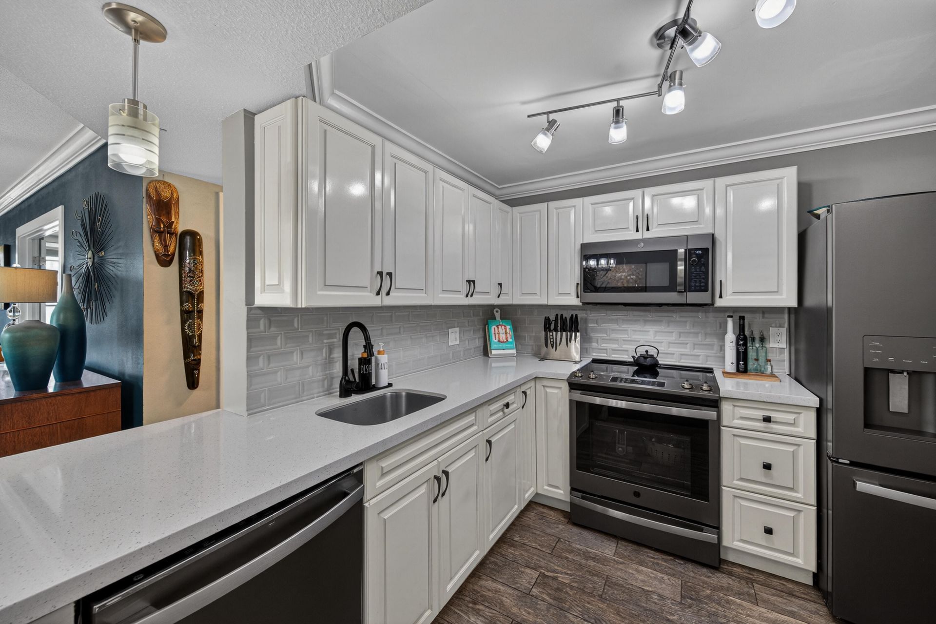 1170 N Federal Highway, Unit 411, Fort Lauderdale, FL 33304 Photo