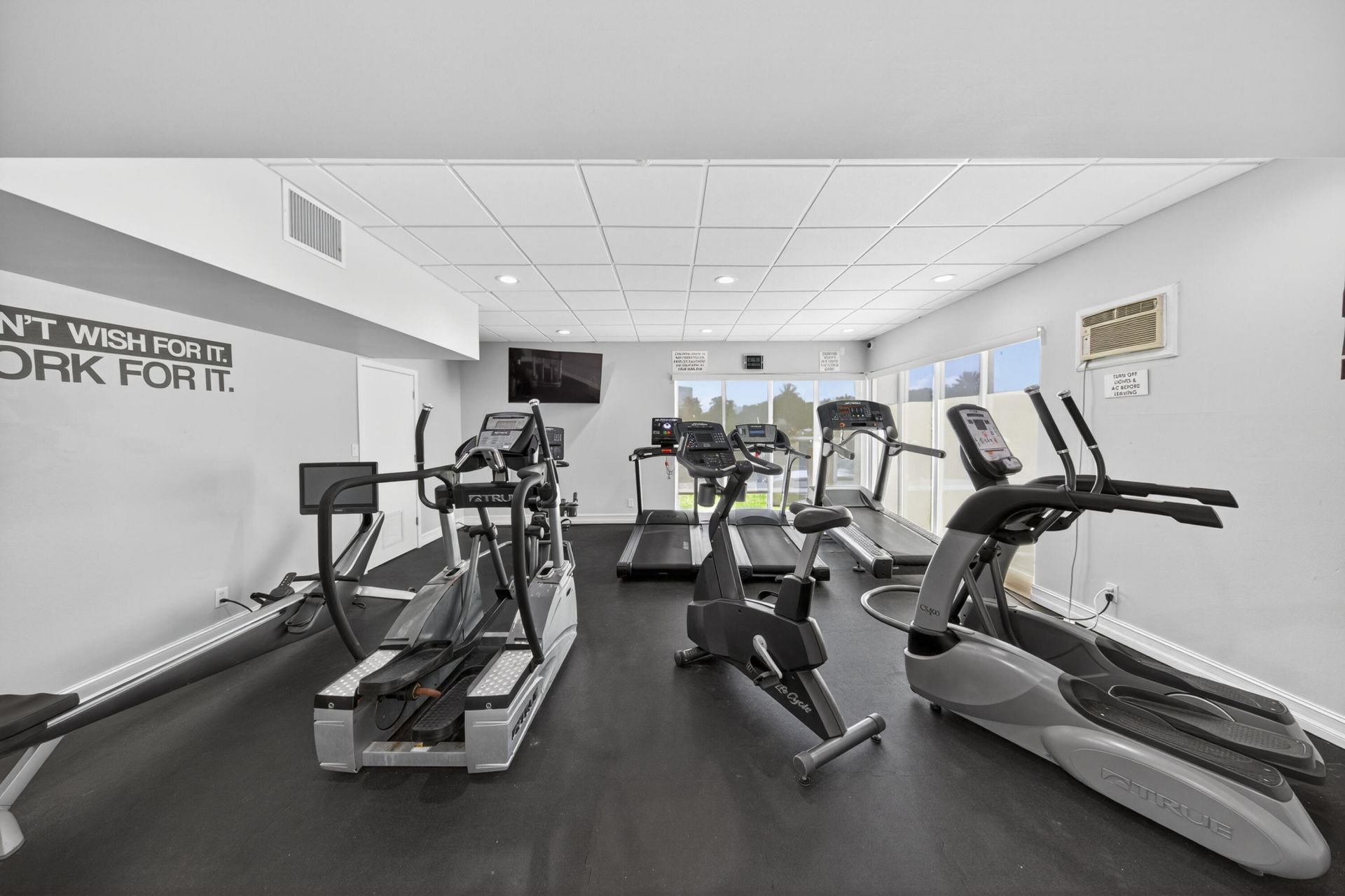 1170 N Federal Highway, Unit 411, Fort Lauderdale, FL 33304 Photo