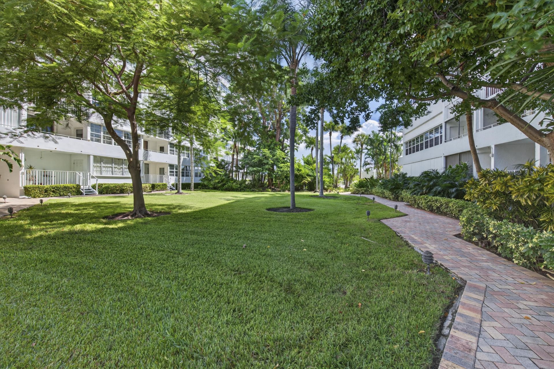 1170 N Federal Highway, Unit 411, Fort Lauderdale, FL 33304 Photo