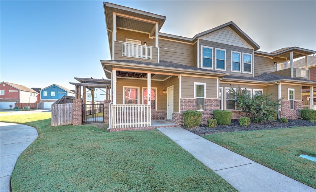 732 N Wordsworth Lane , Fayetteville, AR 72704 Main Photo