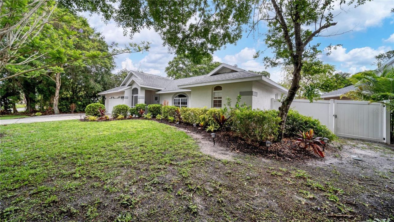 5219 Inverness Drive , Sarasota, FL 34243 Photo
