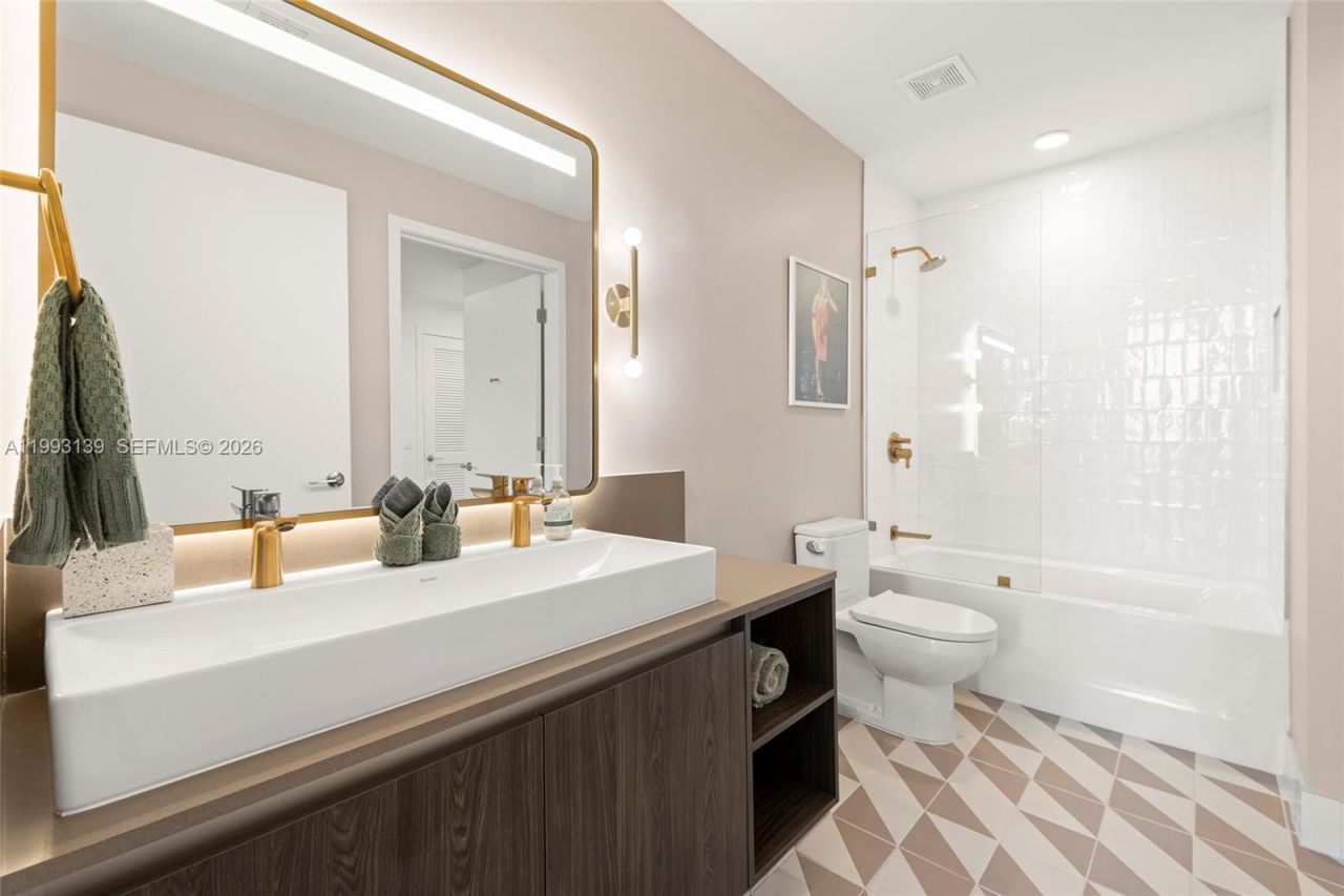 159 NE 6th St , Unit 5104, Miami, FL 33132 Photo