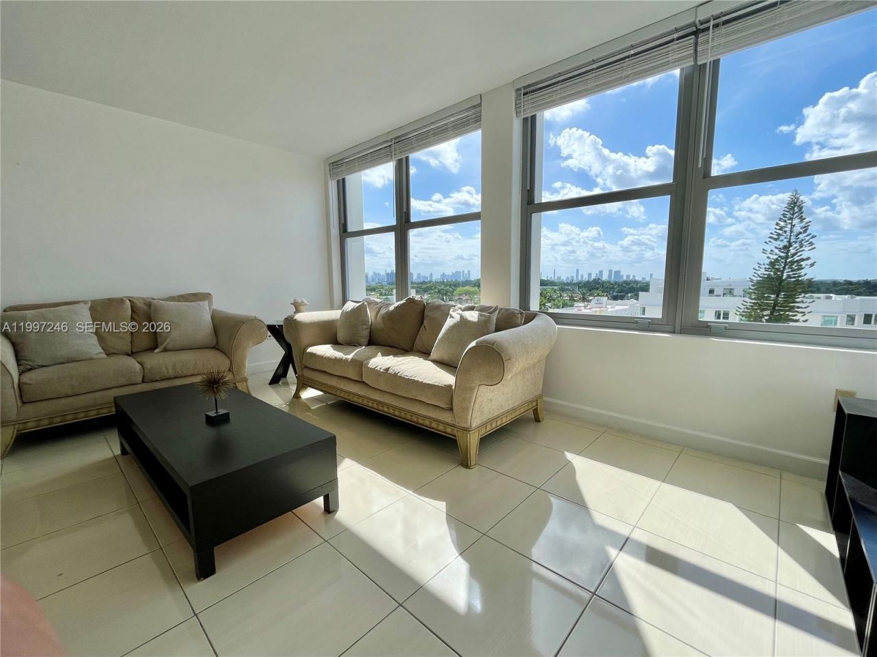 2899 Collins Ave , Unit 810, Miami Beach, FL 33140 Photo