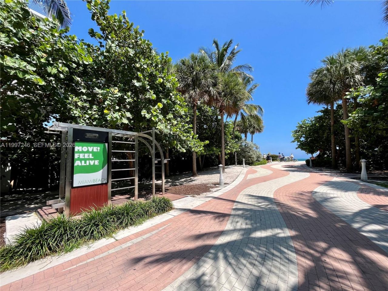 2899 Collins Ave , Unit 810, Miami Beach, FL 33140 Photo
