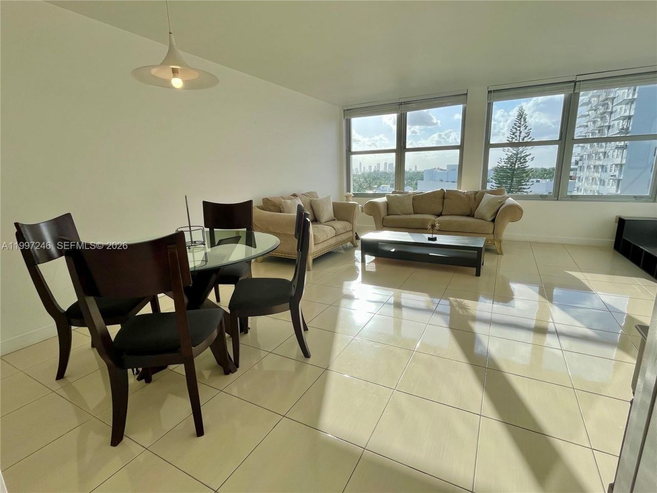 2899 Collins Ave , Unit 810, Miami Beach, FL 33140 Photo