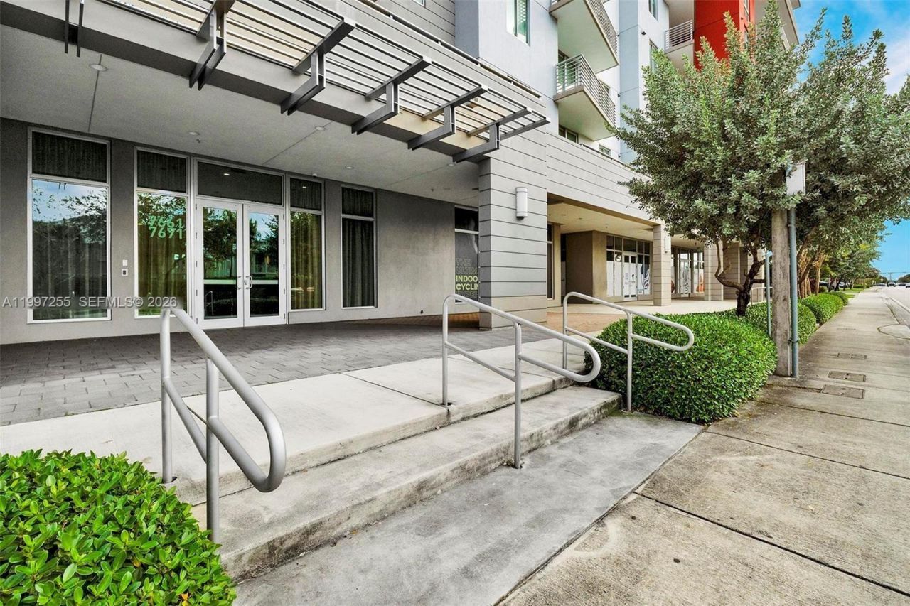 7661 NW 107th Ave , Unit 710, Doral, FL 33178 Photo