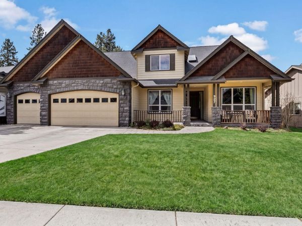 927 SE Briarwood Court, Bend, OR 97702