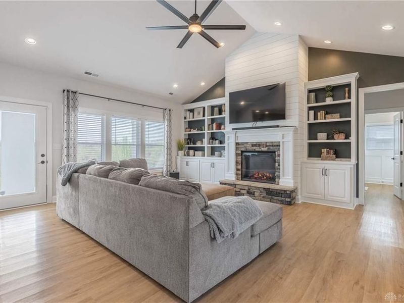 103 Mound Builder Place, Carlisle, OH 45005 Photo 7