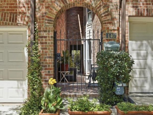 145 Elizabeth, Alamo Heights, TX 78209