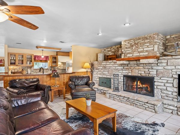 475 Stoney Hill, Pipe Creek, TX 78063