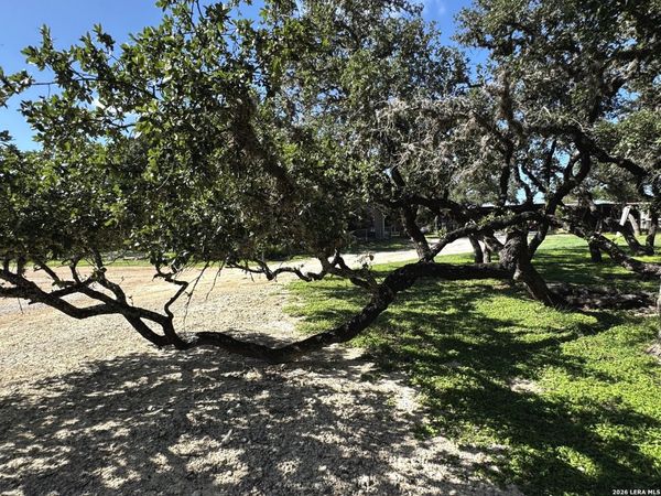 475 Stoney Hill, Pipe Creek, TX 78063