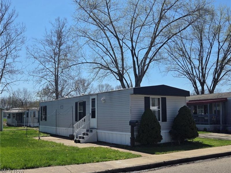 108 Gulf Stream Lane SE, New Philadelphia, OH 44663 Photo 1