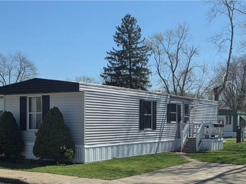 108 Gulf Stream Lane SE, New Philadelphia, OH 44663 Photo 2