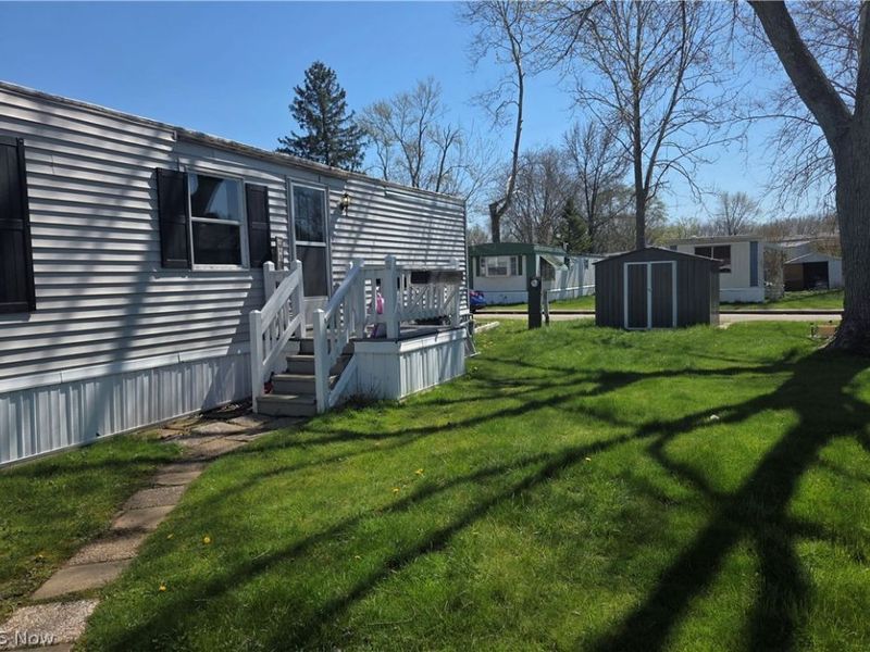 108 Gulf Stream Lane SE, New Philadelphia, OH 44663 Photo 3