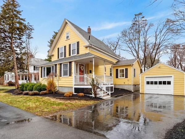 52 Maple St, Hamilton, MA 01982