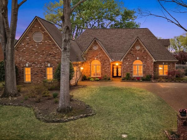 2801 E LEVEE OAKS DR, Collierville, TN 38017