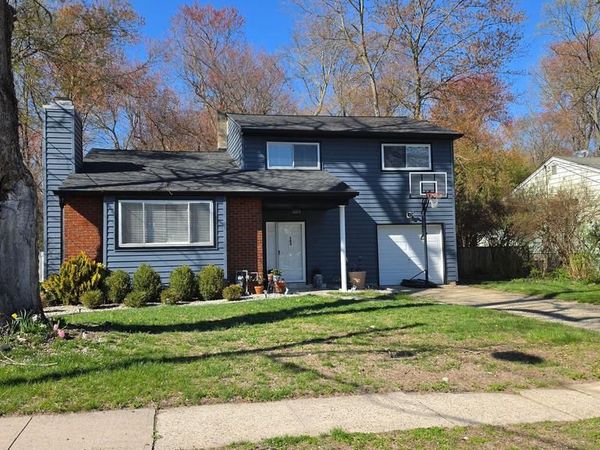 18 PEABODY LA, HAMILTON, NJ 08619