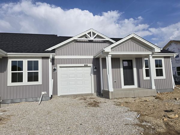 624 Harvest Ln, Hartford, WI 53027