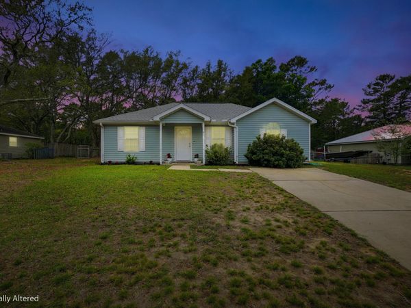 91 Oakridge Way, DeFuniak Springs, FL 32433