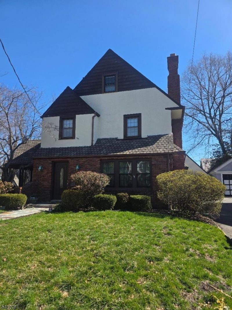 305 E 40th St, Paterson, NJ 07504 Main Photo