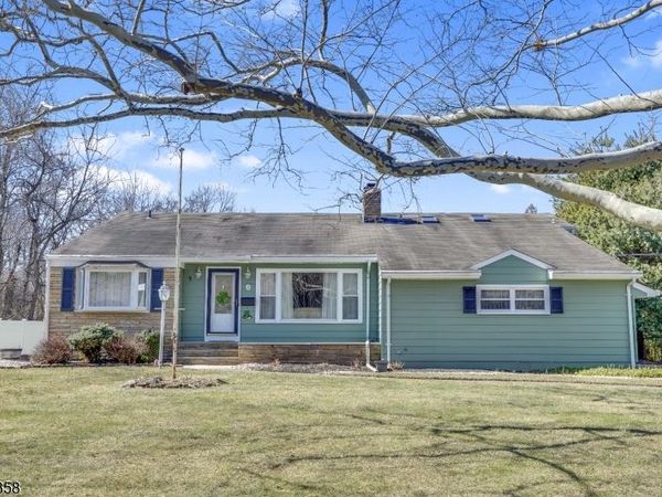 705 Schoolhouse Ln, Bound Brook, NJ 08805