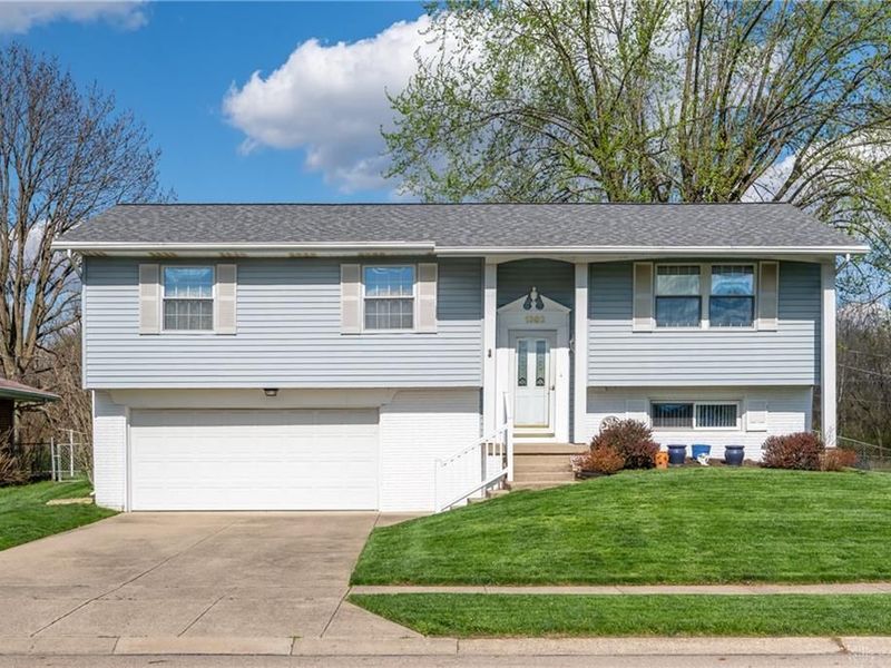 1382 Rawlings Drive, Fairborn, OH 45324 Photo 2