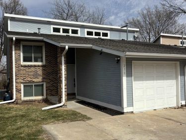 230 Parkside Lane, Lincoln, NE 68521