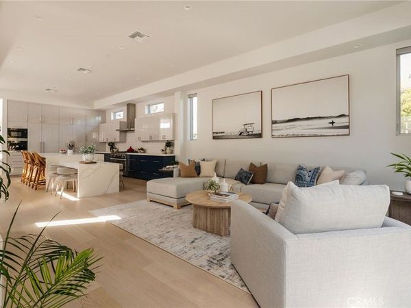 664 Rosecrans Avenue, Manhattan Beach, CA 90266