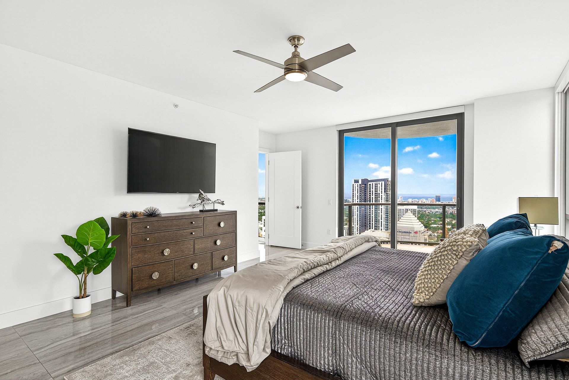 100 E Las Olas Boulevard, Unit 4301, Fort Lauderdale, FL 33301 Photo