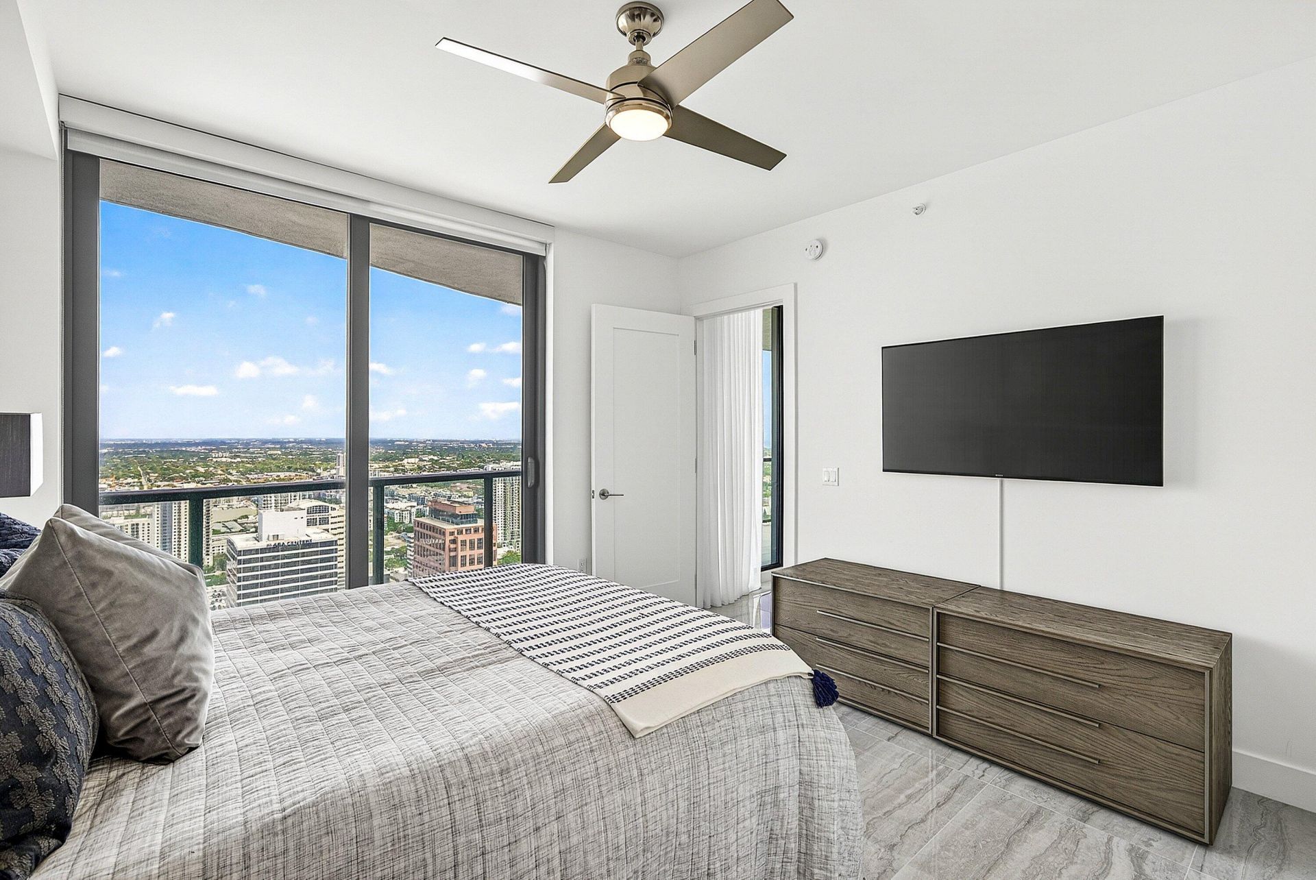 100 E Las Olas Boulevard, Unit 4301, Fort Lauderdale, FL 33301 Photo