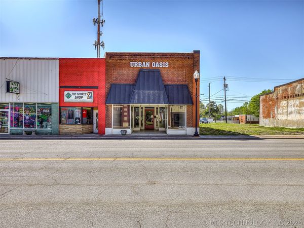 206 E Rogers Boulevard , Skiatook, OK 74070