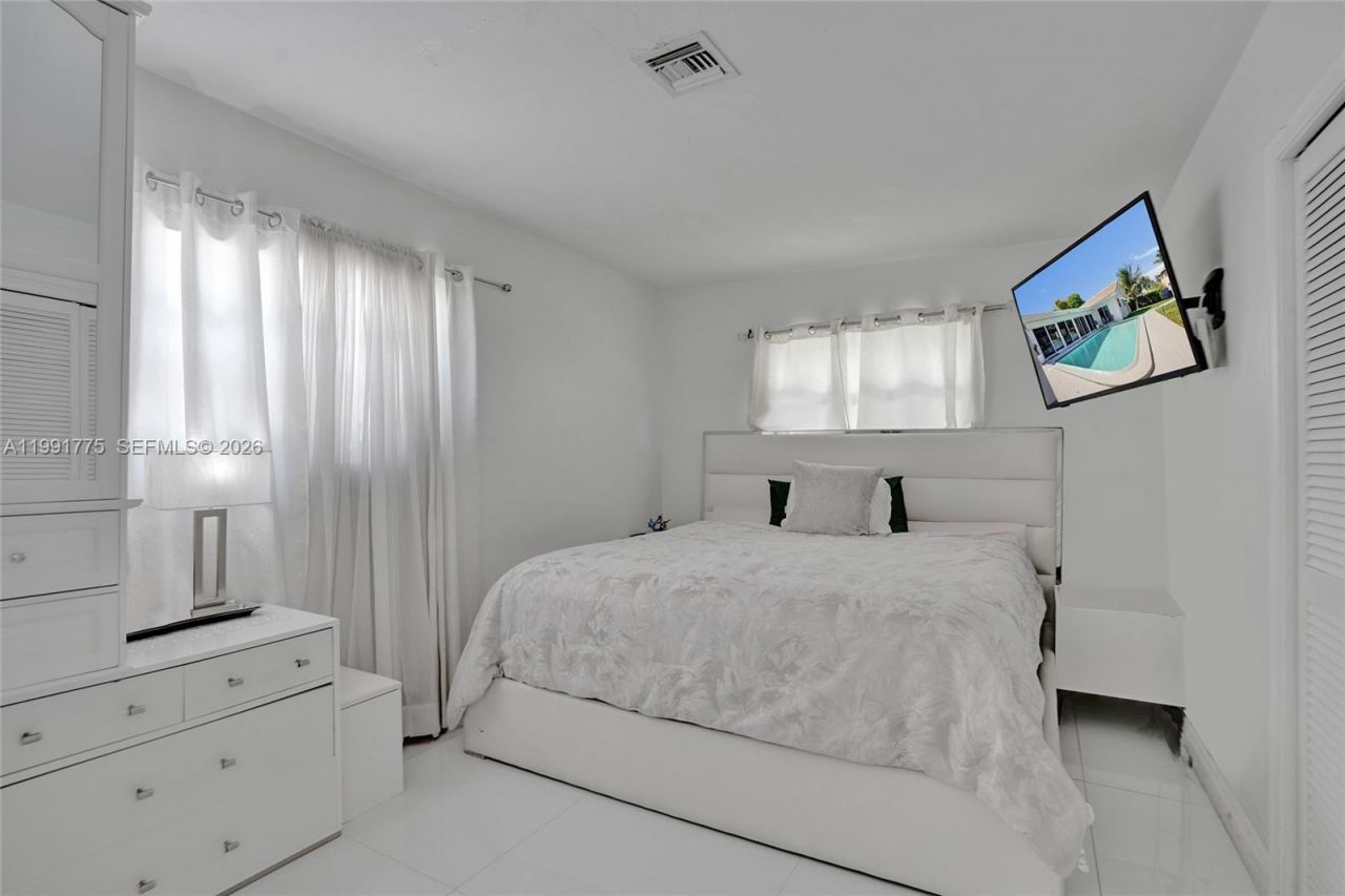 4100 Bayview Dr, Fort Lauderdale, FL 33308 Photo