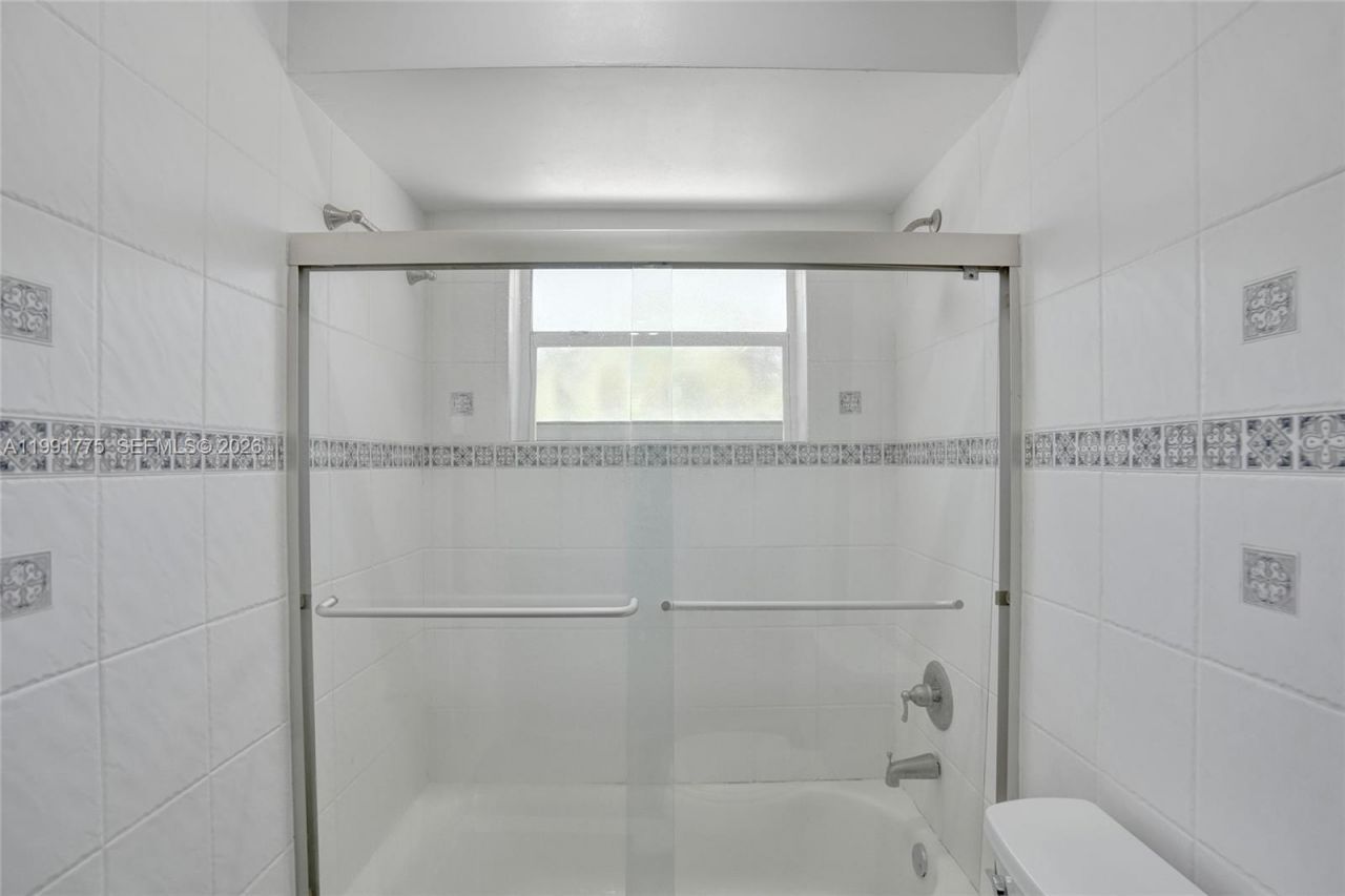 4100 Bayview Dr , Fort Lauderdale, FL 33308 Photo